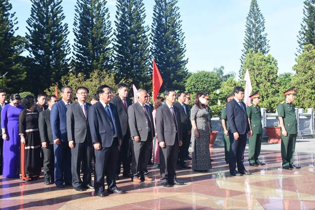 Viếng nghĩa trang liệt sỹ tỉnh Kon Tum nhân kỷ niệm Ngày Quốc khánh 02 tháng 9 năm 2022